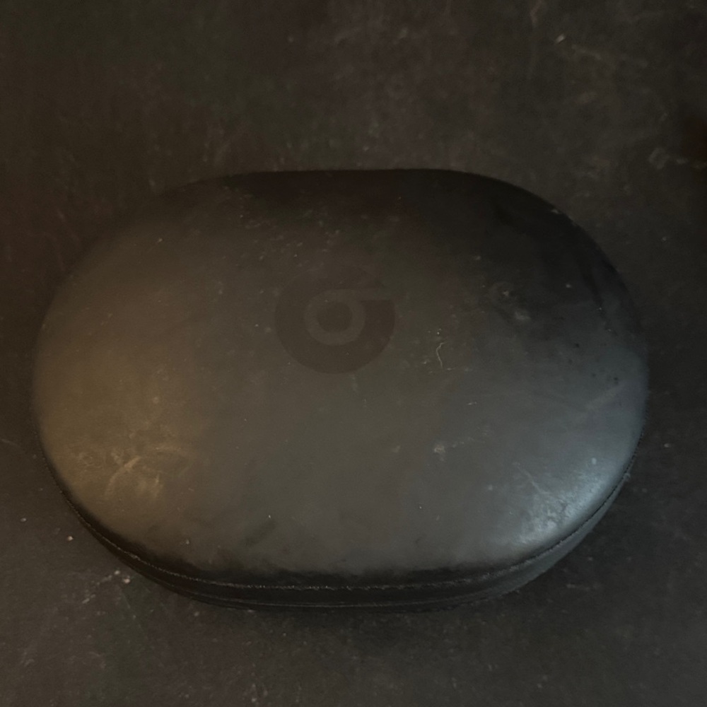EUC Black Beats Headphone Case